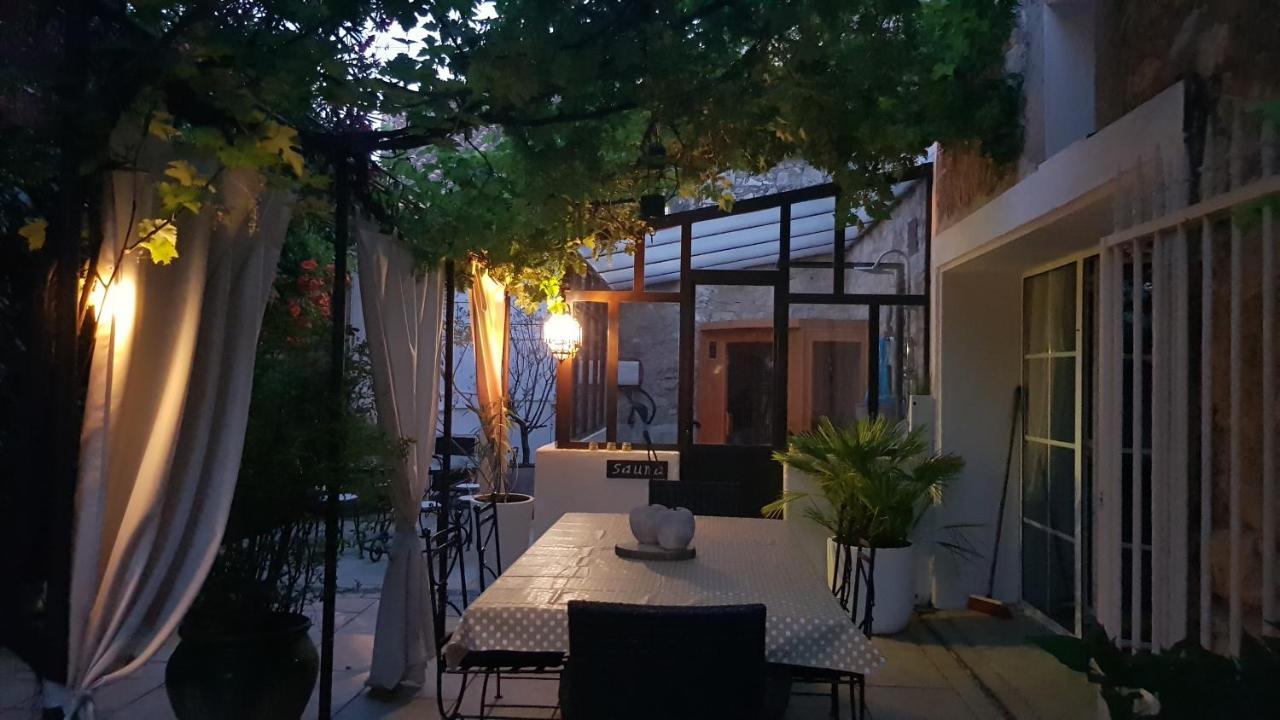 La Demeure Du Pressoir Bed & Breakfast Cuxac-d'Aude Exterior photo