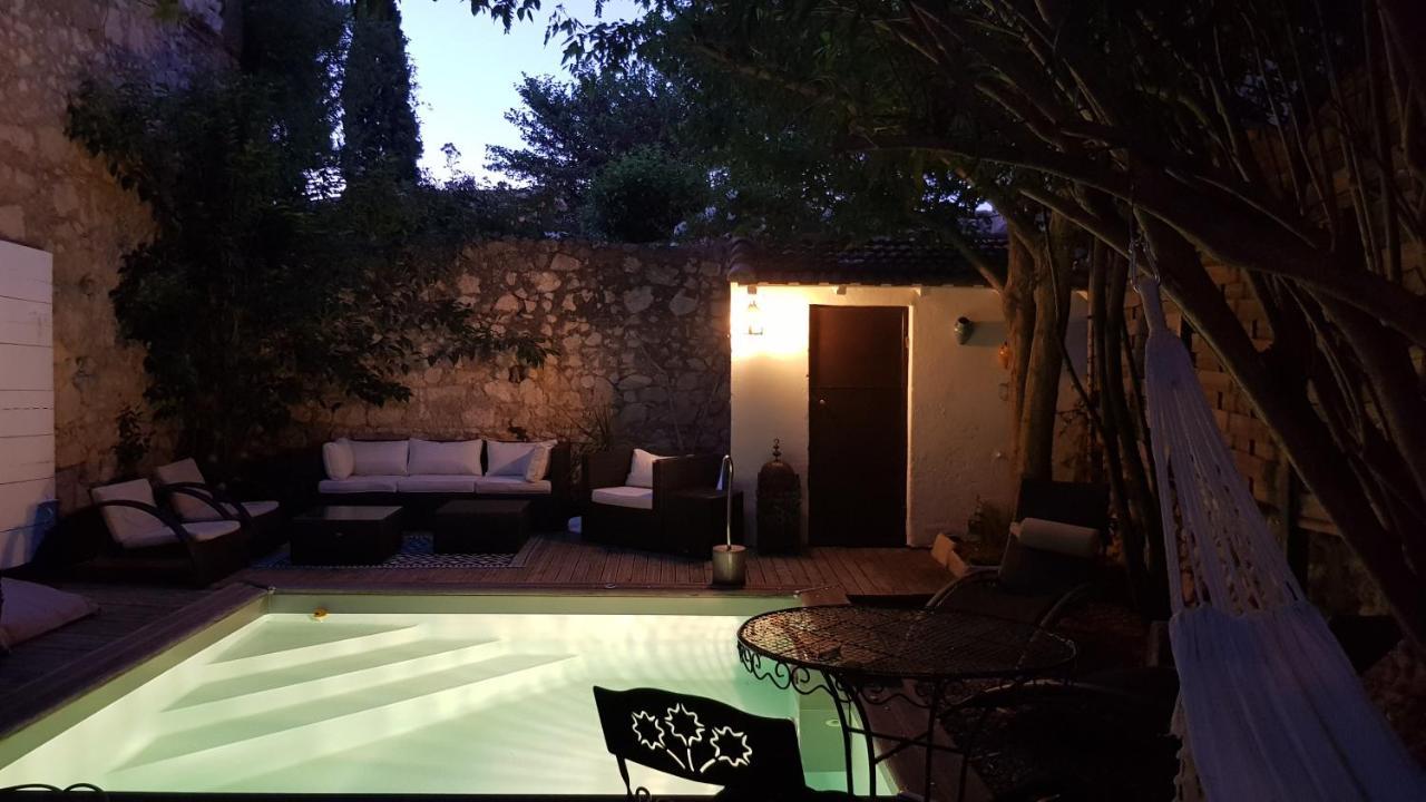 La Demeure Du Pressoir Bed & Breakfast Cuxac-d'Aude Exterior photo
