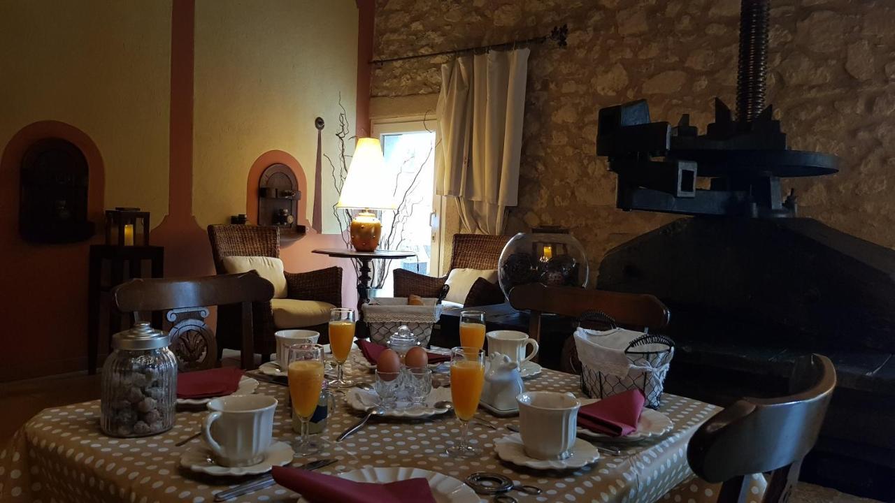 La Demeure Du Pressoir Bed & Breakfast Cuxac-d'Aude Exterior photo