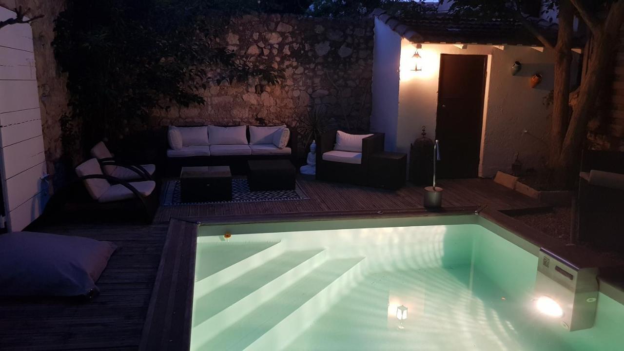 La Demeure Du Pressoir Bed & Breakfast Cuxac-d'Aude Exterior photo