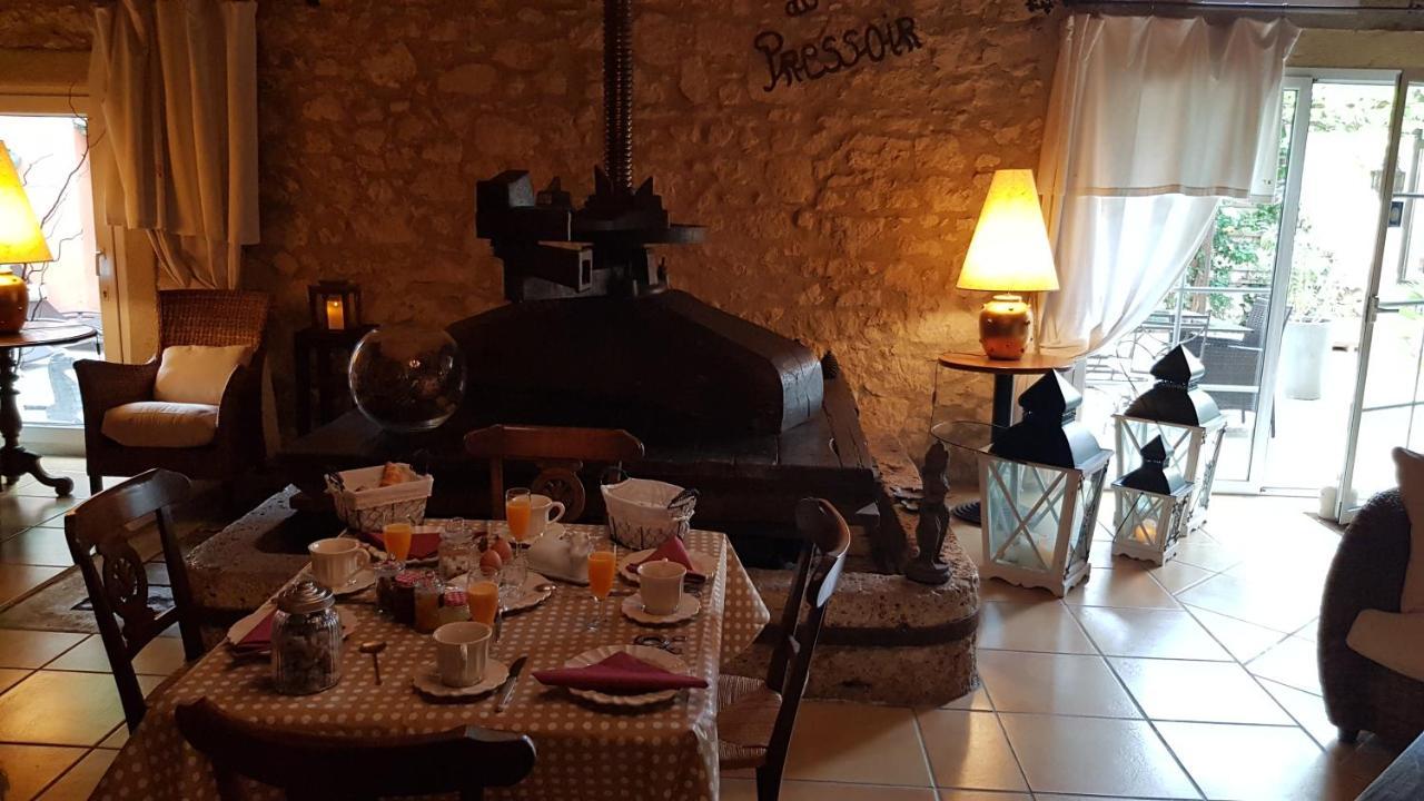 La Demeure Du Pressoir Bed & Breakfast Cuxac-d'Aude Exterior photo